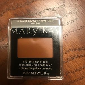 Mary Kay Day Radiance Foundation
